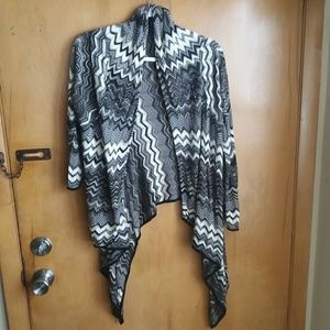 4/$25 LANEBRYANT BLACK/WHITE/CHEVRON CARDIGAN PLUS